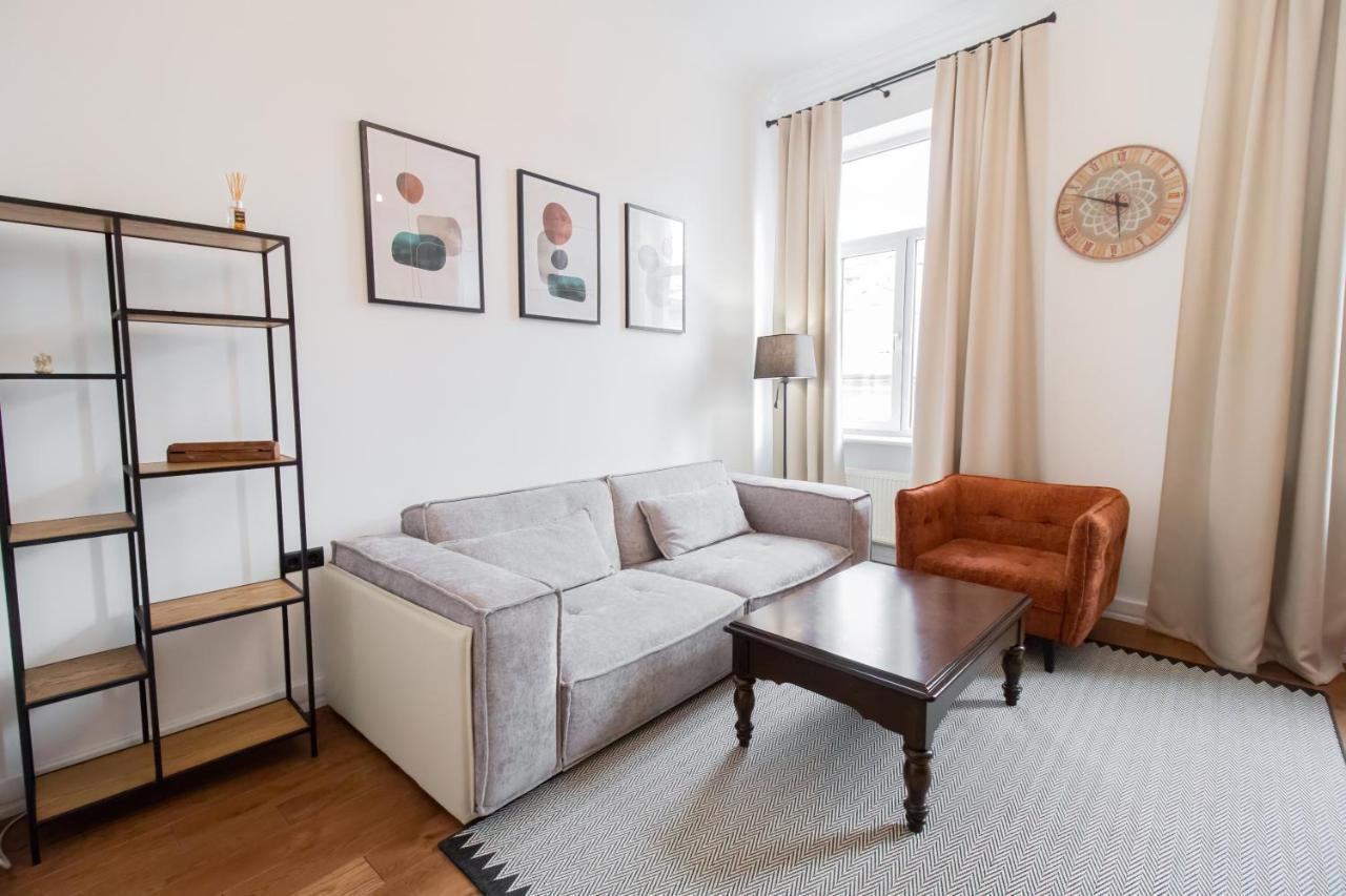 Seveneleven Apartments Чернивци Екстериор снимка