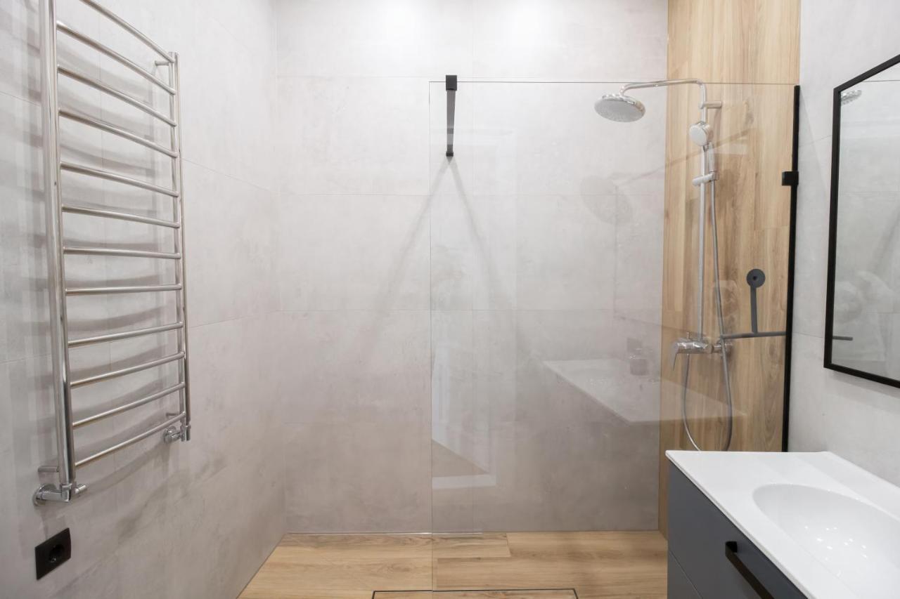 Seveneleven Apartments Чернивци Екстериор снимка
