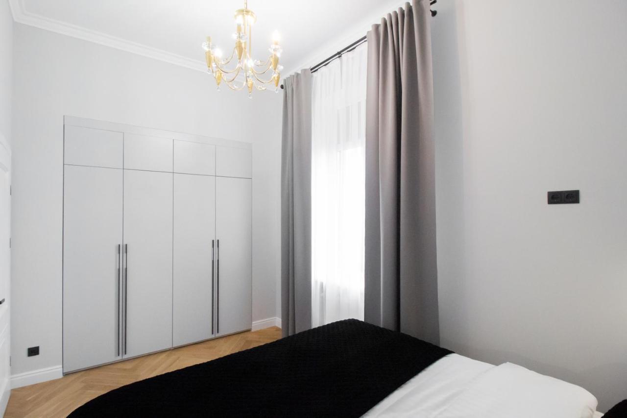 Seveneleven Apartments Чернивци Екстериор снимка