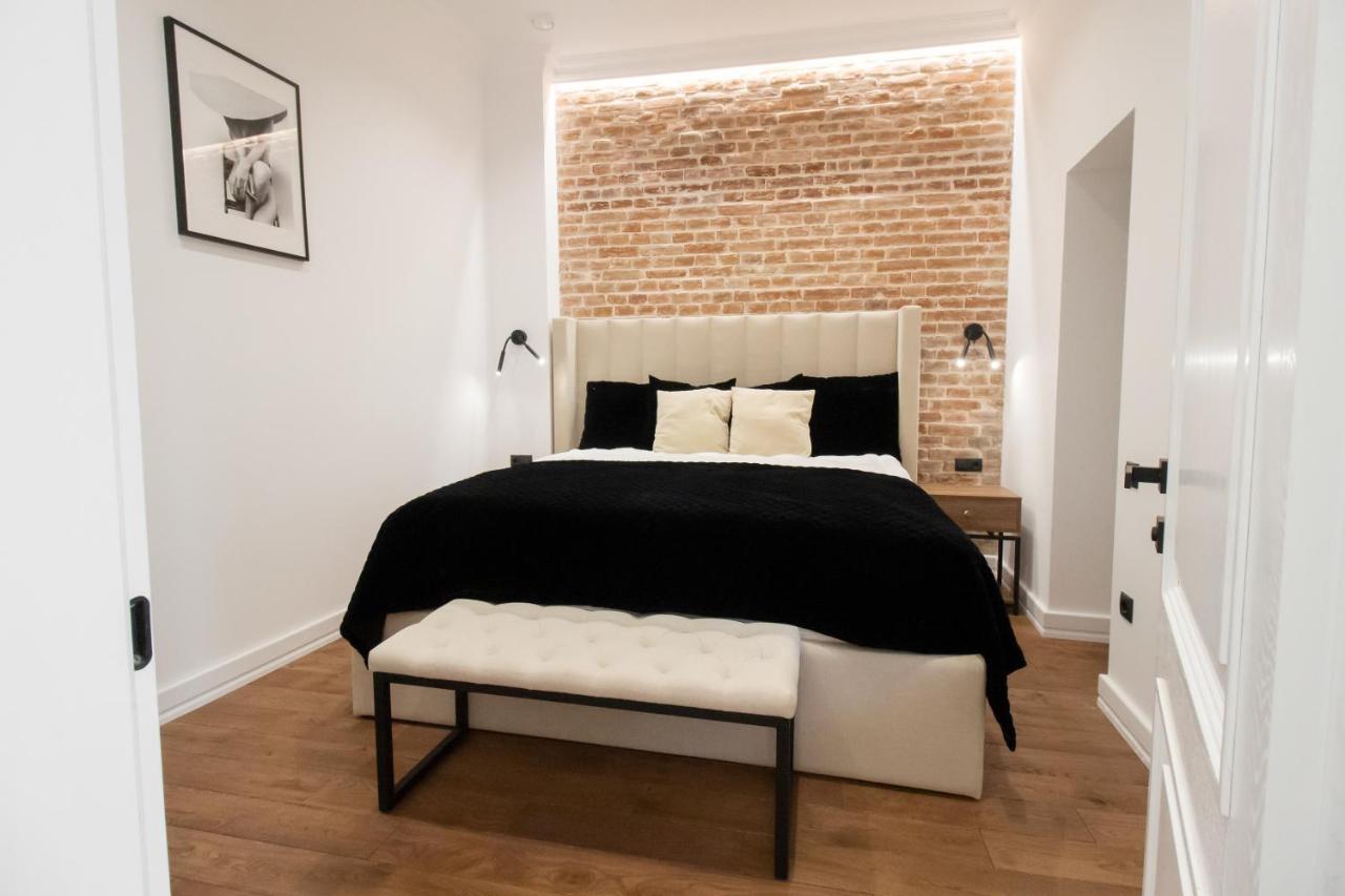 Seveneleven Apartments Чернивци Екстериор снимка