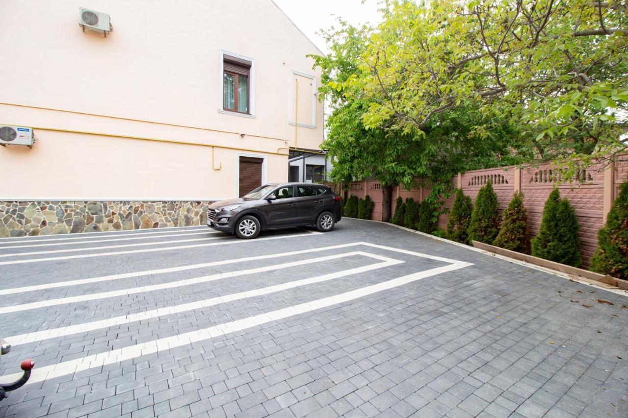 Seveneleven Apartments Чернивци Екстериор снимка