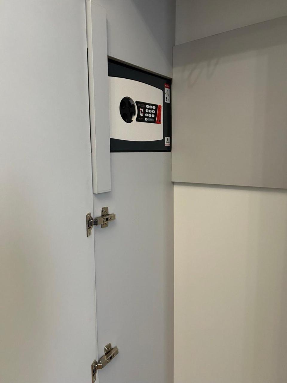Seveneleven Apartments Чернивци Екстериор снимка