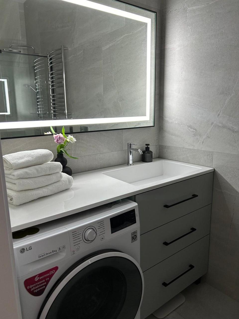 Seveneleven Apartments Чернивци Екстериор снимка
