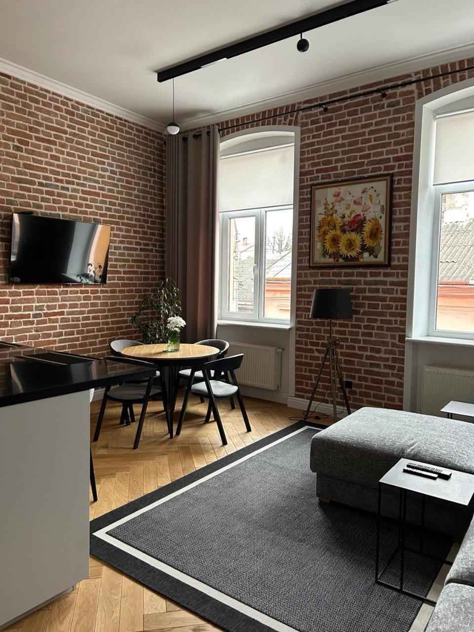 Seveneleven Apartments Чернивци Екстериор снимка
