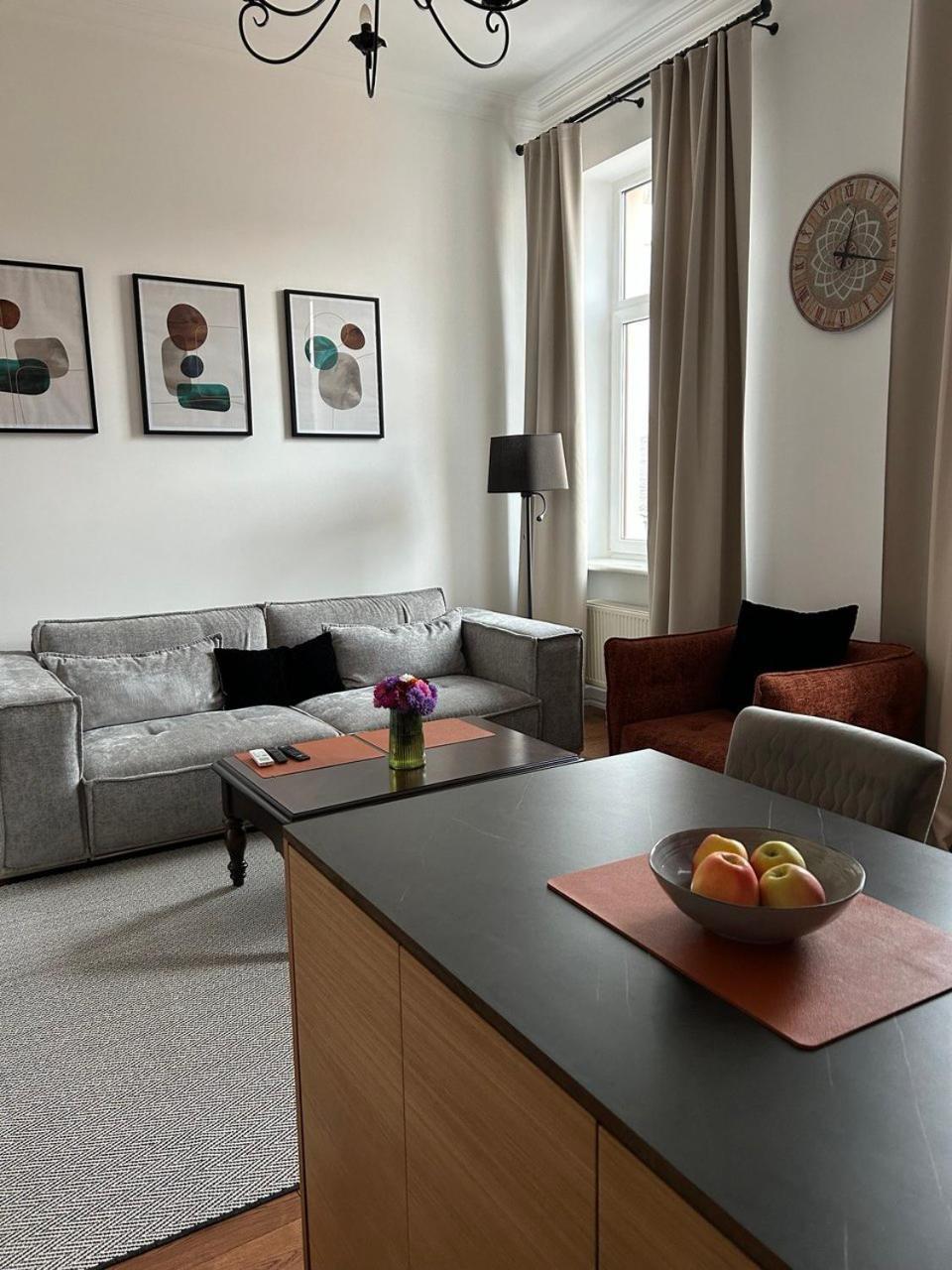 Seveneleven Apartments Чернивци Екстериор снимка