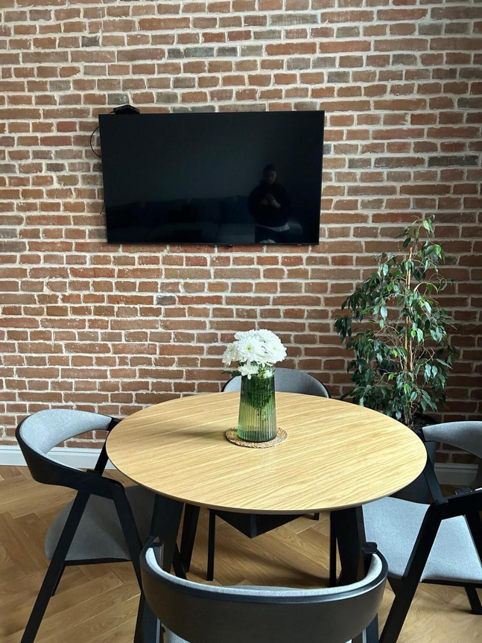 Seveneleven Apartments Чернивци Екстериор снимка