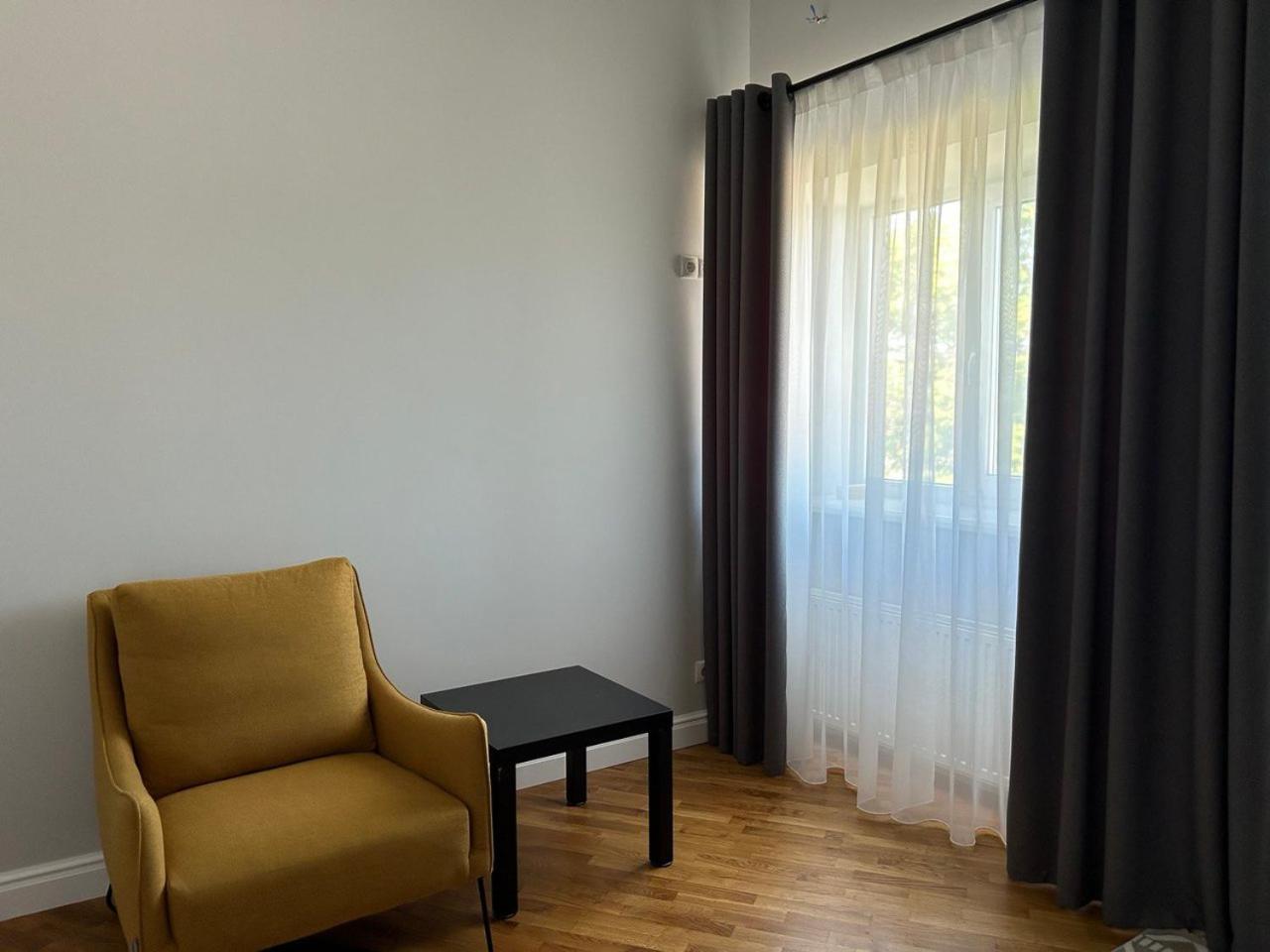 Seveneleven Apartments Чернивци Екстериор снимка