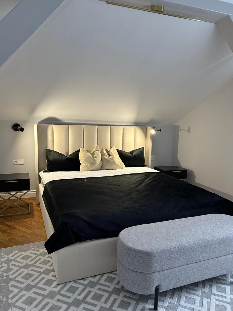 Seveneleven Apartments Чернивци Екстериор снимка