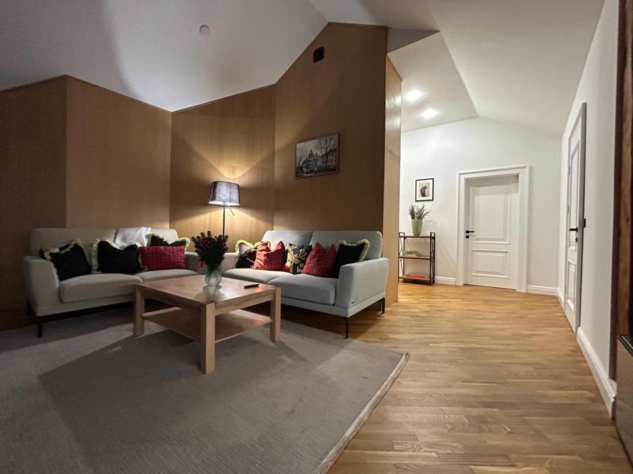 Seveneleven Apartments Чернивци Екстериор снимка